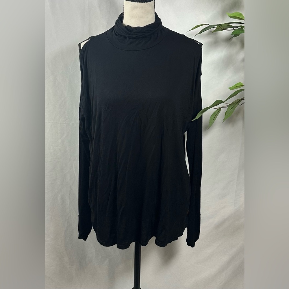 Feel The Piece Black Top - Picture 2 of 10